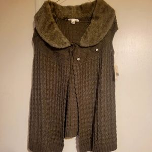 Vest w/ fur collar.